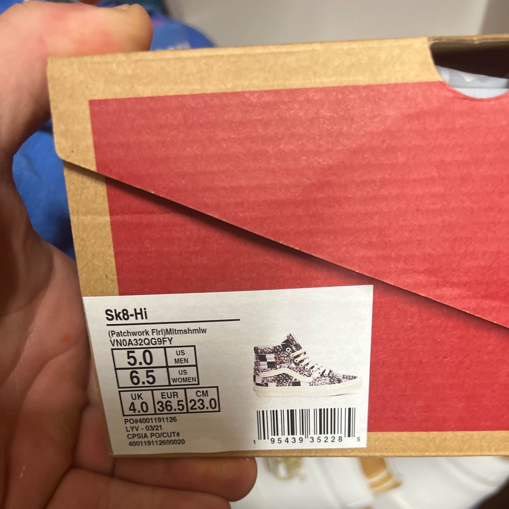 NWT Van  sk8 hi VN0A32QG9FY Size 6.5 In Womens Floral Design